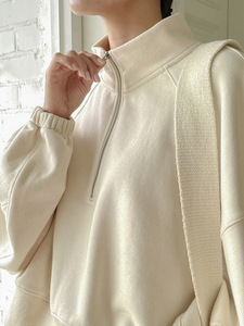 เสื้อฮู้ดดี้ผ้าฝ้ายคอตตอนแบบสั้นทรงโอเวอร์ไซส์  ตกแต่งด้วยลูกปัด  ลายสกรีน  โลโก้แบบกำหนดเอง  สวมใส่สบาย ระบายอากาศได้ดี  เหมาะสำหรับฤดูใบไม้ร่วง - Product Image 5