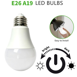 หลอดไฟ LED A19 ขั้ว E26 AC110V ปรับความสว่างได้ พร้อมโคมไฟซิลิโคน+แก้วอะลูมิเนียมเคลือบพลาสติก ค่าการถ่ายทอดสี Ra80 - Product Image 2