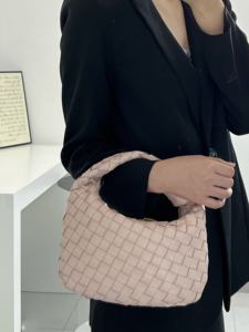 Shopping <span class=keywords><strong>Online</strong></span> dalla Cina a Prezzi Scontati Nuovi Articoli <span class=keywords><strong>di</strong></span> <span class=keywords><strong>Moda</strong></span> Estivi Mini Borsa a Mano in Tessuto PU Intrecciato a Mano da Donna - Product Image 4