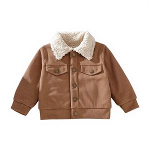 Veste en polaire respirante pour bébé garçon avec col rabattu, poche et fermeture à bouton unique - Product Image 1