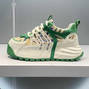 Zapatos deportivos casuales de estilo urbano con parches de cuero y tela, elegantes y discretos con diseño elástico. Zapatos de hombre modernos y a la moda. - Product Image 4