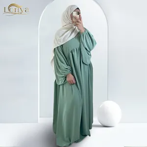 Produsen abaya yang handal Loriya pakaian longgar kerut poliester muslim polos abaya gaun sederhana untuk wanita