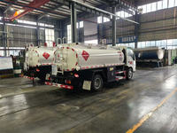 Camiones Cisterna Pequeños para Combustible y Aceite Japan Isuzu ELF KV100 100P 600P en Venta