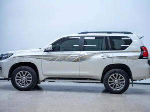 Pour <span class=keywords><strong>Toyota</strong></span> Prado 2018 3.5L Transmission Automatique <span class=keywords><strong>SUV</strong></span> Tout-terrain 7 Places <span class=keywords><strong>4x4</strong></span> Conduite à Gauche Essence 250-300 Ch Émission Euro VI - Product Image 4