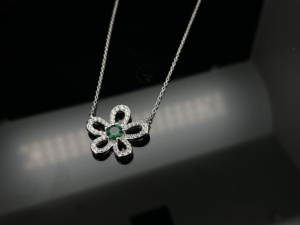 Collar de Plata 925 con Esmeralda Cultivada, Diseño de Flor Elegante, para Uso Diario, Cumpleaños, un Gran Regalo Sorpresa para Chicas - Product Image 4