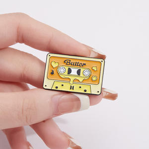 Épingle en métal pour ruban de musique Vintage Nostalgic <span class=keywords><strong>Best</strong></span> <span class=keywords><strong>Song</strong></span> Badge Broches Bag Clothes Enamel Lapel Pin for friends - Product Image 4