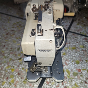 ร้านบราเธอร์จอร์แดน จำหน่ายจักรเย็บผ้ารุ่นใหม่ 818 ผลิตในญี่ปุ่น แบบเย็บรังดุมตรง ความเร็ว 3000 ครั้ง/นาที รองรับผ้าหนา 10 มม. - Product Image 2