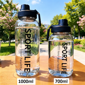 Bouteille d'eau en verre réutilisable anti-fuite de 700 ml/1000 ml avec étui et bouchon à vis, design moderne - Product Image 1