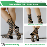 Impression personnalisée du logo Chaussette de yoga à la mode Chaussette de yoga à motif léopard Chaussettes de pilates antidérapantes pour femmes