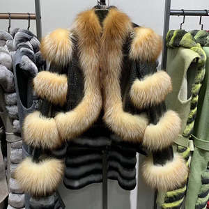 नए डिजाइन रंगीन असली चमड़े के रकून फर कोट महिलाओं के साथ असली शेपस्किन चमड़े की जैकेट - Product Image 4