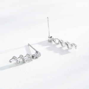 Pendientes Espiral Ondulados Minimalistas de Plata de Ley S925 con Circonita, Versión en Cobre Personalizable - Regalo Creativo para Mujer - Product Image 4