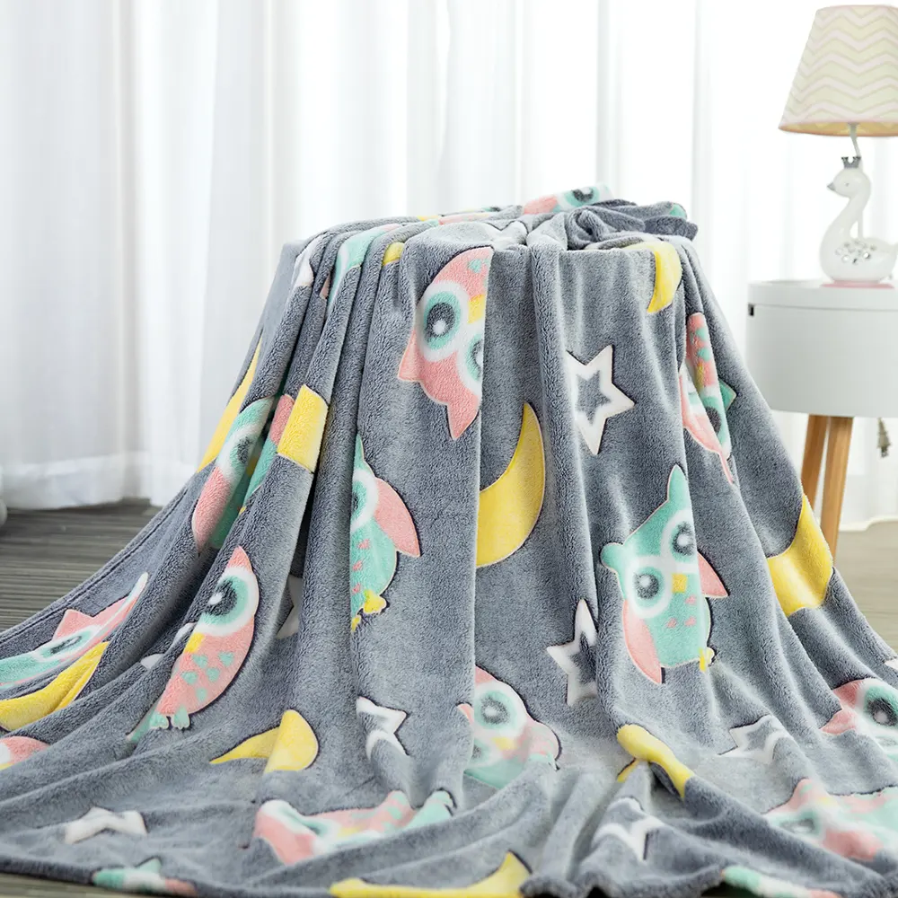 Top Sales Super Soft Plush Cartoon Print Flannel Fleece Star Throw Blanket Glow In The Dark Kids Flannel Luminous Blanket