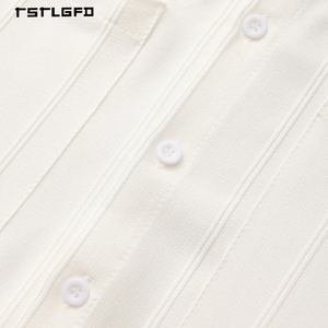 เสื้อเชิ้ตแขนยาวสีขาวสำหรับผู้ชาย ผ้าริบ จีบแนวตั้ง กระเป๋าคู่ สไตล์ Old Money เรียบหรู ดูดี มินิมอล เหมาะสำหรับธุรกิจ ลำลอง และใส่ทำงานในออฟฟิศ - Product Image 2