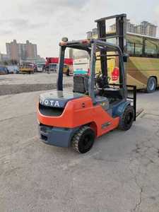 รถยก4WD ดีเซลมือสอง3ตัน90% ใหม่อุปกรณ์เครื่องจักรมือสองสำหรับซ่อมแซมเครื่องจักรร้านค้าการพิมพ์แท่นวาง - Product Image 3