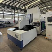 Centre de pliage de panneaux CNC entièrement automatique et flexible avec moteur pour le pliage de tôles en acier au carbone