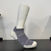 Chaussettes de sport professionnelles OEM personnalisées de haute qualité, respirantes, absorbant la transpiration, à coupe basse, en tissu éponge, pour la course et l'entraînement