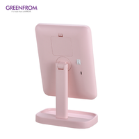 Miroir de maquillage cosmétique en plastique à angle réglable pour le bureau.