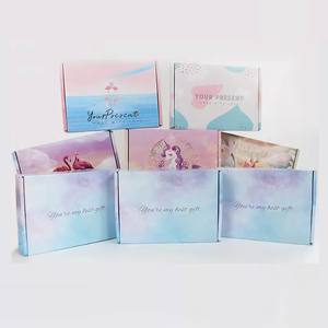 Fabricant de boîte avec logo personnalisé pour vêtements pantoufles cosmétiques carton ondulé cadeau papier enveloppe en relief boîte d'expédition pour chaussettes - Product Image 3