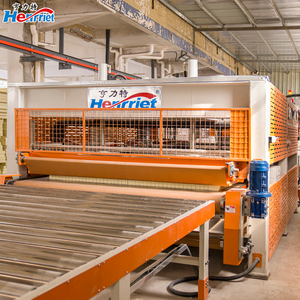 Presse à chaud <span class=keywords><strong>hydraulique</strong></span> à commande PLC haute fréquence pour le laminage <span class=keywords><strong>de</strong></span> panneaux en bois avec alimentation automatique et pression <span class=keywords><strong>de</strong></span> 80T - Product Image 4