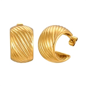 Bijoux haut de gamme, boucles d'oreilles en forme de C, plaquées or, en acier inoxydable, pour femmes - Product Image 1