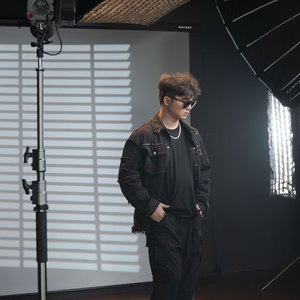 RAUBAY Motorized Pull Down White Screen Backdrop-78.7" x 86.6" Collapsible Wall-Mount Background Professional Content Production - Product Image 5