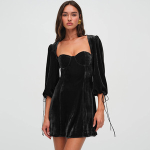 Robe de soirée moulante courte en velours style européen, dos nu, manches trois quarts - Product Image 4