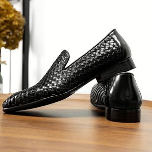 Chaussures en cuir tissé tendance, chaussures décontractées, chaussures en cuir véritable, conçues par un professionnel, fabriquées à la main. - Product Image 6