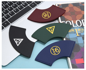 Marcapáginas de Moda para Fans de Harry Potter, Plataforma Nueve y Tres Cuartos, con Diseño de las Reliquias de la Muerte, en Cuero PU con Bordes Cosidos, Ecológico, para Negocios - Product Image 3