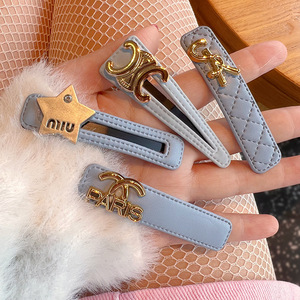 Pinza para el pelo de una sola línea con flecos laterales, de cuero con diseño de rombos sencillos estilo coreano INS y letra de estrella metálica - Product Image 1