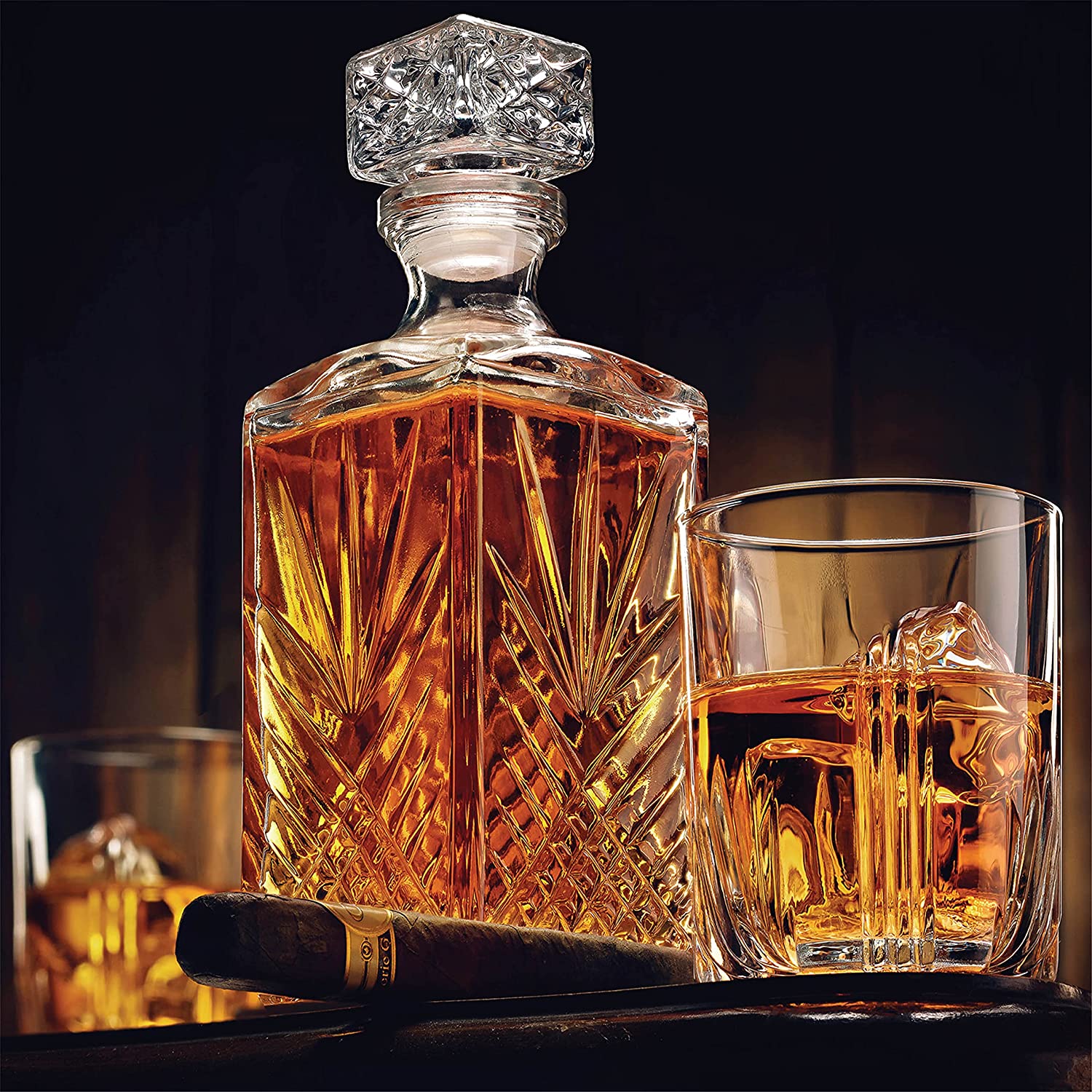 7-Piece Crafted Glass Decanter & Whisky Glasses Set Elegant Whiskey Decanter with Ornate Stopper