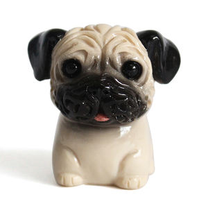 愛らしい着席パグ子犬コレクタブル置物犬のような手描きの樹脂犬の置物犬の愛好家に最適卓上装飾 - Product Image 3