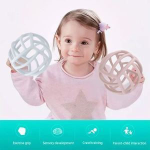 Vente flash - Jouet de dentition en silicone sans BPA, unisexe, en forme de balle, doux, cadeau personnalisé pour bébé, de qualité alimentaire, pour nouveau-nés et enfants - Product Image 5