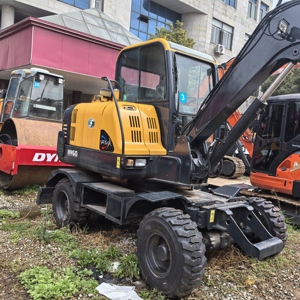 Mini-excavatrice Hyundai HW60 de 6 tonnes, équipement de construction d'occasion, modèle 2022, moteur Cummins contrôlé par PLC - Product Image 6