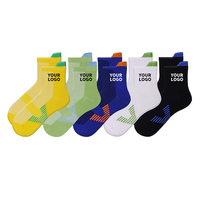 Nouvelle arrivée de chaussettes de sport d'automne avec logo personnalisé Chaussettes de sport respirantes antidérapantes en coton mélangé pour hommes