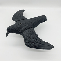 Ornement de corbeau volant noir en plastique pour effrayer l'oiseau