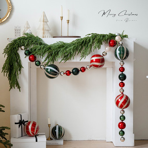 Guirnalda de Bolas de Navidad Hechas a Mano de Alta Calidad, Irrompibles, con Adornos Rojos, Verdes y Plateados para Decoración de Chimeneas y Árboles - Product Image 2