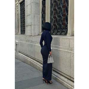 Robe de soirée bleu marine à col en V, manches longues, avec détail d'accessoire à la taille, style long drapé - Product Image 1