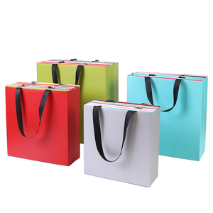 ถุงกระดาษสีดำสำหรับใส่เครื่องประดับพร้อมหูหิ้ว ขนาดสั่งทำพิเศษ พิมพ์โลโก้แบรนด์ตามแบบ ออกแบบเพื่อการส่งเสริมการขาย เหมาะสำหรับร้านค้าปลีกเสื้อผ้าหรูหรา ของขวัญ และการช้อปปิ้ง - Product Image 6