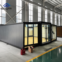 Maison préfabriquée grise moderne extensible avec mur-rideau en verre, maisonnette modulaire de luxe avec cuisine et salle de bain pour Airbnb