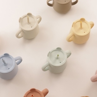 Gobelets en Silicone pour bébé et enfant en bas âge, tasse d'entraînement avec poignées et bec verseur, tasse de paille anti-éclaboussures pour nourrissons 8.5 oz