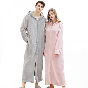 Vente en gros d'usine/OEM Automne Hiver <span class=keywords><strong>Peignoir</strong></span> Chemise de nuit à fermeture éclair Capuche Taille élastique Longue Flanelle Épaissie Pyjamas Style Couple - Product Image 5