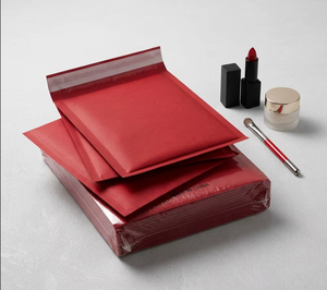 Enveloppes à bulles rouges personnalisées avec logo, enveloppes rembourrées auto-adhésives, sacs d'expédition légers pour cosmétiques - Product Image 1
