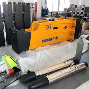 Martillo Hidráulico SB 121 de Calidad Premium, Tipo Caja, para Excavadoras de 28-35 Toneladas, Diámetro de Cincel de 155 mm, 1 Año de Garantía - Product Image 1