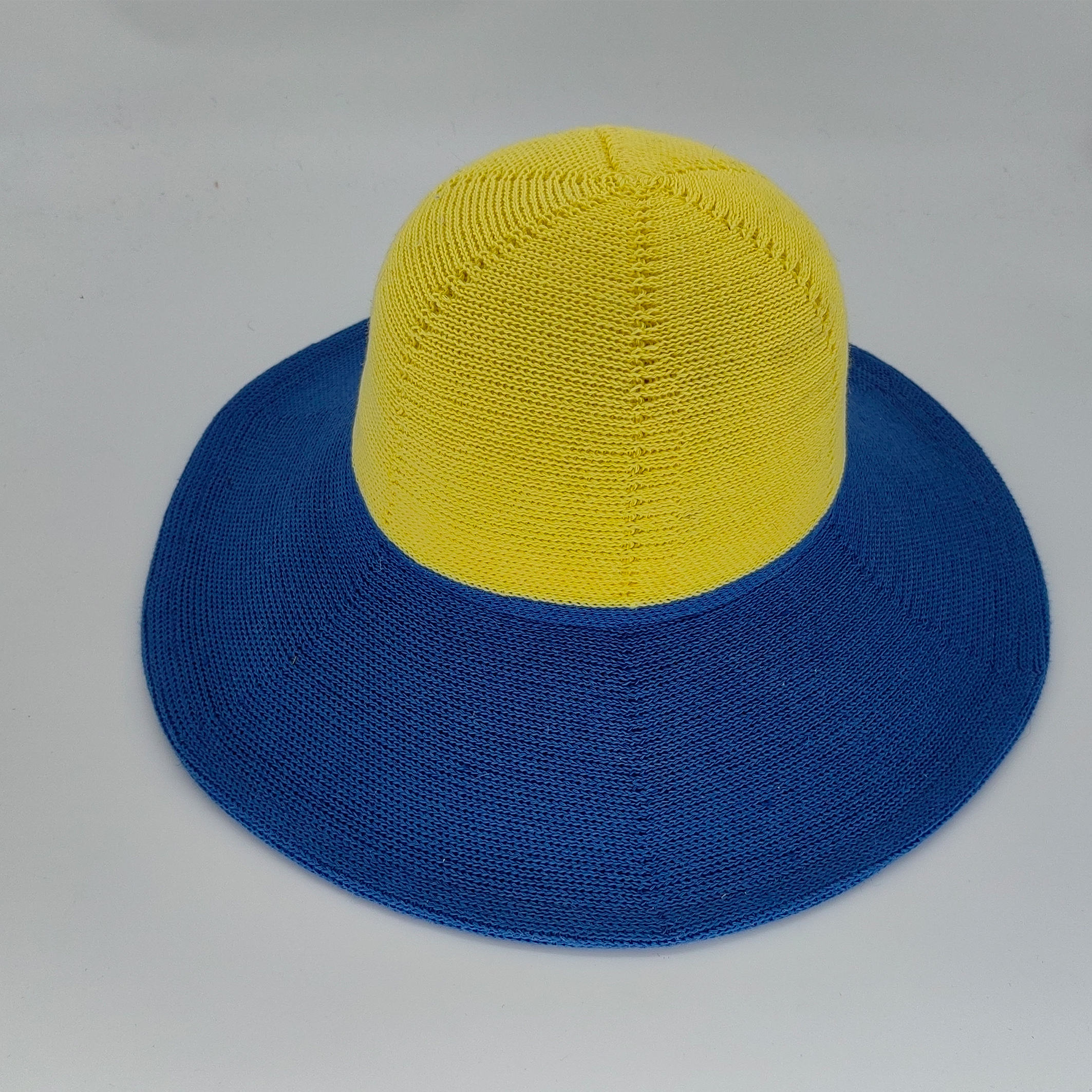 สีเหลือง + น้ำเงิน