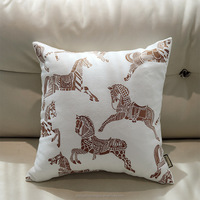 Housses de coussin décoratives 18*18 pouces - Housses de coussin de canapé en chenille jacquard brodé motif cheval orange pour salon