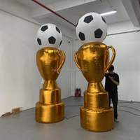 Trophée gonflable géant avec coupe de championnat de football ou de soccer pour la publicité sur le thème du sport et autres événements