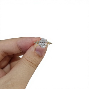 แหวนหมั้นเพชรทรงรี 14K ทองคำแท้ เพชรเพาะเลี้ยง รับรองโดย IGI สไตล์คลาสสิก - Product Image 1