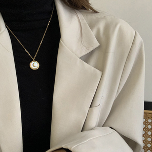 Hochwertige 18 Karat vergoldete Edelstahl Mond Anhänger Halskette Schmuck White Shell Moon Anhänger Halsketten für Frauen Männer - Product Image 2