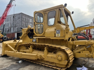 Bouteur sur chenilles CAT D7G d'occasion fiable, machine complète d'origine sans fuite d'huile, cabine fermée avec vue panoramique. - Product Image 1