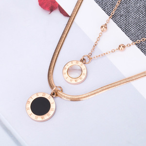 Collar de estilo europeo en capas, colgante redondo de doble capa de acero de titanio con números romanos, joyería de moda unisex - Product Image 1